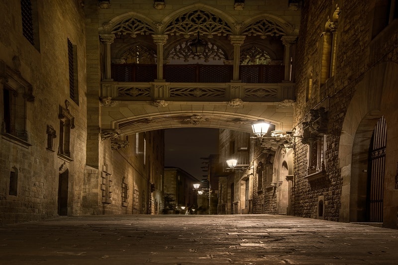 Bridge at Carrer del Bisbe  in Barri Gotic, Barcelona