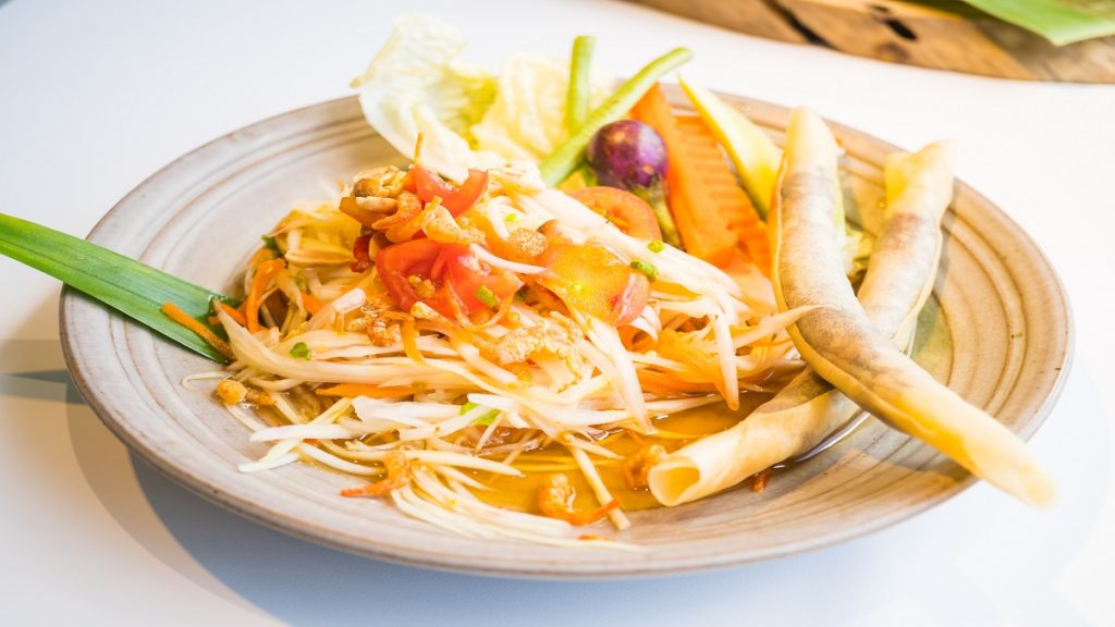 Spicy papaya salad "Som tum"